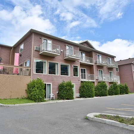 Hotel Le Versailles Saint-Sauveur-des-Monts Εξωτερικό φωτογραφία