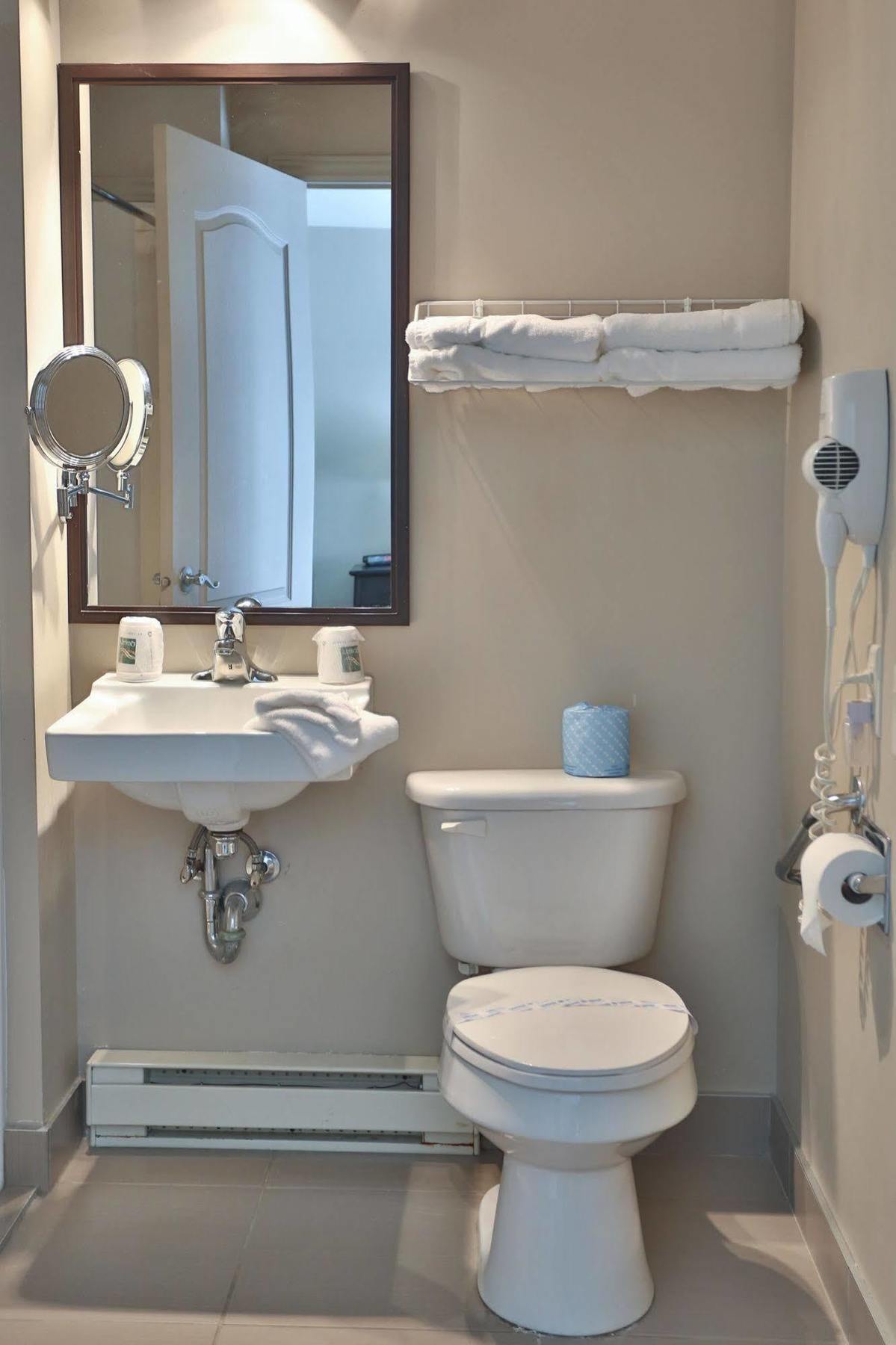 Hotel Le Versailles Saint-Sauveur-des-Monts Εξωτερικό φωτογραφία