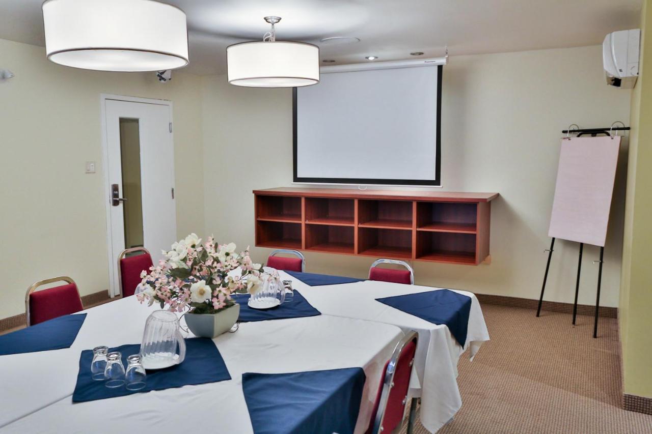Hotel Le Versailles Saint-Sauveur-des-Monts Εξωτερικό φωτογραφία